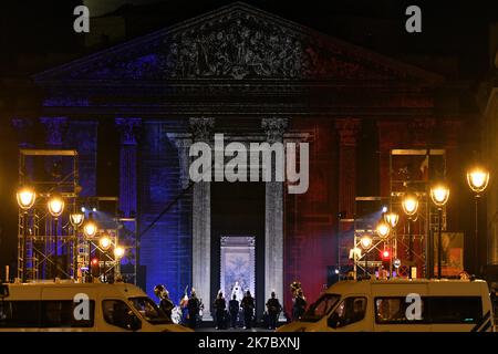 ©PHOTOPQR/L'EST REPUBLICAIN/ALEXANDRE MARCHI ; PARIS ; 11/11/2020 ; PANTHEONISATION DE MAURICE GENEVOIX ET CEUX DE 14. Panthéon, Paris 11. November 2020. Cérémonie de Panthéonisation de Maurice Genevoix et Ceux de 14. FOTO Alexandre MARCHI. - 2020/1/11. Eintritt zum Pantheon (Französische Akademie) des Schriftstellers und Kriegskämpfers Maurice Genevoix. Stockfoto