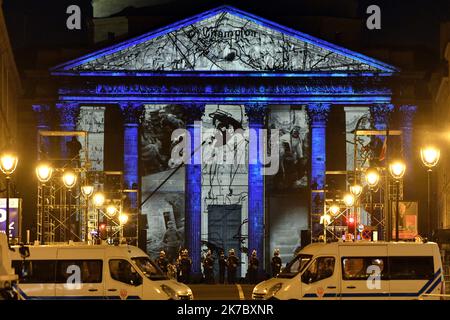 ©PHOTOPQR/L'EST REPUBLICAIN/ALEXANDRE MARCHI ; PARIS ; 11/11/2020 ; PANTHEONISATION DE MAURICE GENEVOIX ET CEUX DE 14. Panthéon, Paris 11. November 2020. Cérémonie de Panthéonisation de Maurice Genevoix et Ceux de 14. FOTO Alexandre MARCHI. - 2020/1/11. Eintritt zum Pantheon (Französische Akademie) des Schriftstellers und Kriegskämpfers Maurice Genevoix. Stockfoto