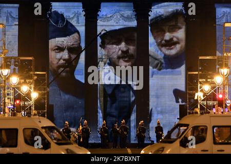 ©PHOTOPQR/L'EST REPUBLICAIN/ALEXANDRE MARCHI ; PARIS ; 11/11/2020 ; PANTHEONISATION DE MAURICE GENEVOIX ET CEUX DE 14. Panthéon, Paris 11. November 2020. Cérémonie de Panthéonisation de Maurice Genevoix et Ceux de 14. FOTO Alexandre MARCHI. - 2020/1/11. Eintritt zum Pantheon (Französische Akademie) des Schriftstellers und Kriegskämpfers Maurice Genevoix. Stockfoto