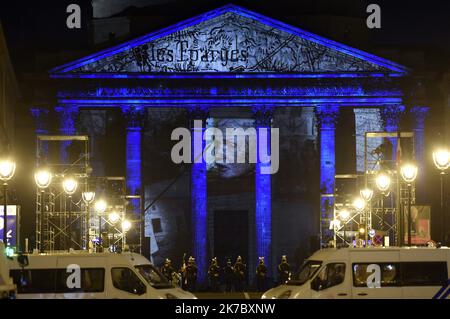 ©PHOTOPQR/L'EST REPUBLICAIN/ALEXANDRE MARCHI ; PARIS ; 11/11/2020 ; PANTHEONISATION DE MAURICE GENEVOIX ET CEUX DE 14. Panthéon, Paris 11. November 2020. Cérémonie de Panthéonisation de Maurice Genevoix et Ceux de 14. FOTO Alexandre MARCHI. - 2020/1/11. Eintritt zum Pantheon (Französische Akademie) des Schriftstellers und Kriegskämpfers Maurice Genevoix. Stockfoto