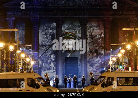 ©PHOTOPQR/L'EST REPUBLICAIN/ALEXANDRE MARCHI ; PARIS ; 11/11/2020 ; PANTHEONISATION DE MAURICE GENEVOIX ET CEUX DE 14. Panthéon, Paris 11. November 2020. Cérémonie de Panthéonisation de Maurice Genevoix et Ceux de 14. FOTO Alexandre MARCHI. - 2020/1/11. Eintritt zum Pantheon (Französische Akademie) des Schriftstellers und Kriegskämpfers Maurice Genevoix. Stockfoto