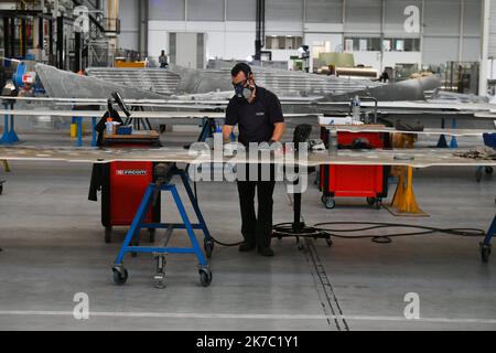 ©PHOTOPQR/VOIX DU Nord/Baziz Chibane ; 19/11/2020 ; SECLIN -- LE : 19/03/2020 - Les ouvriers de l'usine Dassault Aviation de l'usine de Seclin. FOTO : BAZIZ CHIBANE / LA VOIX DU NORD - 2020/11/19. Die Arbeiter im Werk von Dassault Aviation im Werk Seclin. Stockfoto