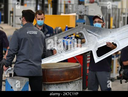 ©PHOTOPQR/VOIX DU Nord/Baziz Chibane ; 19/11/2020 ; SECLIN -- LE : 19/03/2020 - Les ouvriers de l'usine Dassault Aviation de l'usine de Seclin. FOTO : BAZIZ CHIBANE / LA VOIX DU NORD - 2020/11/19. Die Arbeiter im Werk von Dassault Aviation im Werk Seclin. Stockfoto