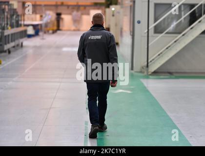 ©PHOTOPQR/VOIX DU Nord/Baziz Chibane ; 19/11/2020 ; SECLIN -- LE : 19/03/2020 - Les ouvriers de l'usine Dassault Aviation de l'usine de Seclin. FOTO : BAZIZ CHIBANE / LA VOIX DU NORD - 2020/11/19. Die Arbeiter im Werk von Dassault Aviation im Werk Seclin. Stockfoto