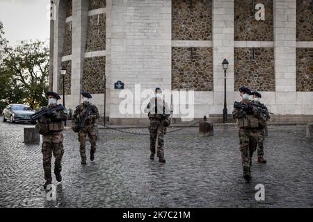 ©Thomas Padilla/MAXPPP - 19/11/2020 ; Paris, FRANCE ; PATROUILLE AVEC LES SOLDATS DE L' OPERATION SENTINELLE ILE DE FRANCE DANS LE QUARTIER DE MONTMARTRE - Soldaten patrouillieren Paris im Rahmen des Sentinel-Programms Frankreich, Paris Nov 19 2020 Stockfoto