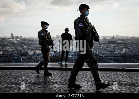 ©Thomas Padilla/MAXPPP - 19/11/2020 ; Paris, FRANCE ; PATROUILLE AVEC LES SOLDATS DE L' OPERATION SENTINELLE ILE DE FRANCE DANS LE QUARTIER DE MONTMARTRE - Soldaten patrouillieren Paris im Rahmen des Sentinel-Programms Frankreich, Paris Nov 19 2020 Stockfoto