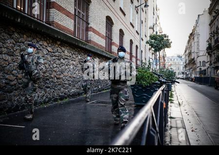 ©Thomas Padilla/MAXPPP - 19/11/2020 ; Paris, FRANCE ; PATROUILLE AVEC LES SOLDATS DE L' OPERATION SENTINELLE ILE DE FRANCE DANS LE QUARTIER DE MONTMARTRE - Soldaten patrouillieren Paris im Rahmen des Sentinel-Programms Frankreich, Paris Nov 19 2020 Stockfoto