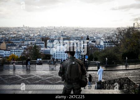 ©Thomas Padilla/MAXPPP - 19/11/2020 ; Paris, FRANCE ; PATROUILLE AVEC LES SOLDATS DE L' OPERATION SENTINELLE ILE DE FRANCE DANS LE QUARTIER DE MONTMARTRE - Soldaten patrouillieren Paris im Rahmen des Sentinel-Programms Frankreich, Paris Nov 19 2020 Stockfoto