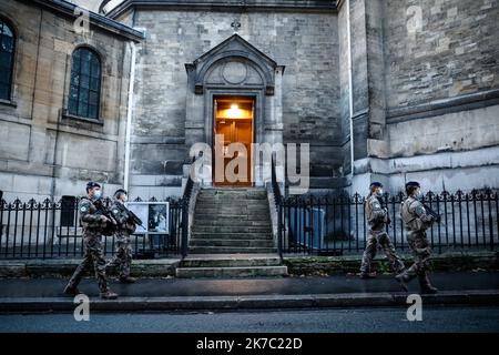 ©Thomas Padilla/MAXPPP - 19/11/2020 ; Paris, FRANCE ; PATROUILLE AVEC LES SOLDATS DE L' OPERATION SENTINELLE ILE DE FRANCE DANS LE QUARTIER DE MONTMARTRE - Soldaten patrouillieren Paris im Rahmen des Sentinel-Programms Frankreich, Paris Nov 19 2020 Stockfoto