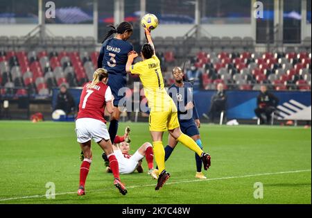 ©PHOTOPQR/LE TELEGRAM/NICOLAS CREACH ; ; 27/11/2020 ; FOTO NICOLAS CREACH / LE TELEGRAM GUINGAMP ( 22 ) FOOTBALL au Roudourou LE 27112020 Qualifikation à l’Euro France / Autriche Le 1 er but de l'équipe de France inscrit par Wendie Renard Frauen UEFA Euro 2022 Gruppe G Qualifier Fußballspiel zwischen Frankreich und Österreich, im Roudourou Stadion, in Guingamp, Westfrankreich, am 27. November 2020. Stockfoto