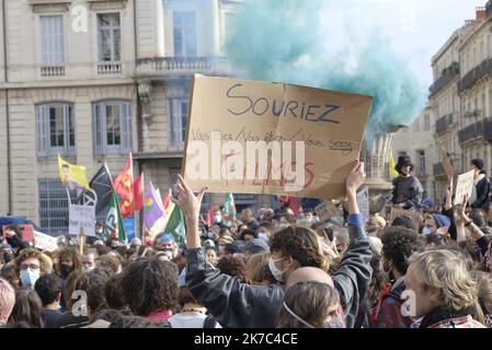 ©Giacomo Italiano/MAXPPP - Demonstration gegen das globale Sicherheitsgesetz in Montpellier. Fotos von Menschenmengen, Porträts, mit Plakaten, die Pressefreiheit fordern und die Polizei Filmen. Montpellier, Den 28. November 2020. Manifestation contre la loi securite globale a Montpellier. Photographie de foule, Portrait, avec pancartes revendicatives en faveur de la liberte de la Presse et de filmer les forces de l ordre. Montpellier, 28. November 2020. Stockfoto