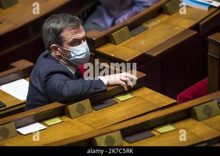 ©Christophe Petit Tesson/MAXPPP - 01/12/2020 ; PARIS ; FRANKREICH - der französische Gesundheitsminister Olivier Veran nimmt am 01. Dezember 2020 an der wöchentlichen Fragestunde an die Regierung in der Nationalversammlung in Paris, Frankreich, Teil. Stockfoto