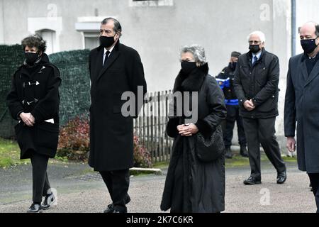 ©PHOTOPQR/LA NOUVELLE REPUBLIQUE/SGAUDARD ; BLOIS ; 05/12/2020 ; PHOTOPQR / LA NOUVELLE REPUBLIQUE / SEBASTIEN GAUDARD AUTHON (41), LE 05.12.2020 OBSEQUES RELIGIEUSES A AUTHON DANS LE LOIR-ET-CHER DE VALERY GISCARD D'ESTAING. FAMILLE SEPULTURE ENTERREMENT CAVEAU FAMILIALE VALERIE-ANNE GISCARD D'ESTAING LOUIS GISCARD D'ESTAING ANNE-AYMONE GISCARD D'ESTAING HENRI GISCARD D'ESTAING - Valéry Giscard d'Estaing Beerdigungen der ehemalige französische Präsident Valery Giscard d'Estaing, der die führende soziale und technologische Reform des Landes und das Herz Europas zugeschrieben wird. Wurde gelegt, um Satu auszuruhen Stockfoto