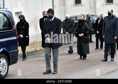 ©PHOTOPQR/LA NOUVELLE REPUBLIQUE/SGAUDARD ; BLOIS ; 05/12/2020 ; PHOTOPQR / LA NOUVELLE REPUBLIQUE / SEBASTIEN GAUDARD AUTHON (41), LE 05.12.2020 OBSEQUES RELIGIEUSES A AUTHON DANS LE LOIR-ET-CHER DE VALERY GISCARD D'ESTAING. FAMILLE SEPULTURE ENTERREMENT CAVEAU FAMILIALE VALERIE-ANNE GISCARD D'ESTAING LOUIS GISCARD D'ESTAING ANNE-AYMONE GISCARD D'ESTAING HENRI GISCARD D'ESTAING - Valéry Giscard d'Estaing Beerdigungen der ehemalige französische Präsident Valery Giscard d'Estaing, der die führende soziale und technologische Reform des Landes und das Herz Europas zugeschrieben wird. Wurde gelegt, um Satu auszuruhen Stockfoto
