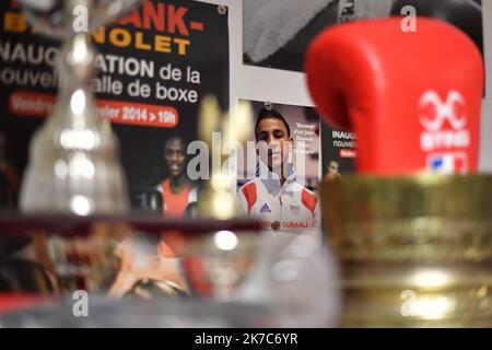 ©PHOTOPQR/VOIX DU NORD/FLORENT MOREAU ; 02/12/2020 ; BAGNOLET, LE 02.12.2020. Le Boxeur Nordine Oubaali, Champion du monde des poids coqs WBC 2019, au Club de boxe le Top Rank de Bagnolet. FOTO FLORENT MOREAU LA VOIX DU Nord - Nordine Oubaali ist ein französischer Profi-Boxer marokkanischer Abstammung, der von 2019 bis November 2020 den WBC-Bantamgewicht-Titel innehatte. FRANCE BAGNOLET DEZ 6 2020 Stockfoto