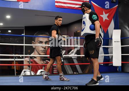 ©PHOTOPQR/VOIX DU NORD/FLORENT MOREAU ; 02/12/2020 ; BAGNOLET, LE 02.12.2020. Le Boxeur Nordine Oubaali, Champion du monde des poids coqs WBC 2019, au Club de boxe le Top Rank de Bagnolet. FOTO FLORENT MOREAU LA VOIX DU Nord - Nordine Oubaali ist ein französischer Profi-Boxer marokkanischer Abstammung, der von 2019 bis November 2020 den WBC-Bantamgewicht-Titel innehatte. FRANCE BAGNOLET DEZ 6 2020 Stockfoto