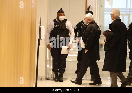 ©PHOTOPQR/LE PARISIEN/Olivier Lejeune ; Paris ; 07/12/2020 ; Une semain après ,le procès de l ex-Président Nicolas Sarkozy pour corruoption dans l affaire dite'des écoutes' débute aujouyrd'hui au palais de Justice de Paris . Procès des écoutes : Nicolas Sarkozy à la barre cet après-Midi HERTZOG AVOCAT der französische Anwalt Thierry Herzog kommt am 7. Dezember 2020 zur Anhörung des Prozesses des ehemaligen Präsidenten Nicolas Sarkozy wegen Korruptionsvorwürfen im Pariser Gerichtsgebäude an. Stockfoto