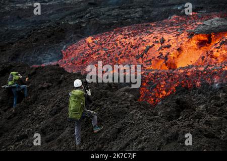 â©PHOTOPQR/QUOTIDIEN DE LA REUNION/Yann Huet ; ; 07/12/2020 ; Piton de la founaise, Ã©ruption du volcan, Front de coulÃ©e Foto Yann HUET - La Reunion, französische Insel, dez 7. 2020 Piton de la founaise, Vulkanausbruch Stockfoto