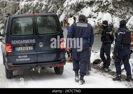 ©PHOTOPQR/LE DAUPHINE/Sylvain MUSCIO ; Albertville ; 09/12/2020 ; SYLVAIN MUSCIO / LE DAUPHINE FREIE 2020-12-09 Cinq morts dans le Crash d' un hoicoptere en Savoie dans la Zone du Grand Arc Bonvillard, Frankreich, dez 9. 2020 - 5 people ded in a Crash in french Alps . Der Pilot hat sich verletzt Stockfoto