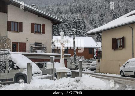 ©PHOTOPQR/LE DAUPHINE/Sylvain MUSCIO ; Albertville ; 09/12/2020 ; SYLVAIN MUSCIO / LE DAUPHINE FREIE 2020-12-09 Cinq morts dans le Crash d' un hoicoptere en Savoie dans la Zone du Grand Arc Bonvillard Bonvillard, Frankreich, dez 9. 2020 - 5 people ded in a Crash in french Alps . Der Pilot hat sich verletzt Stockfoto