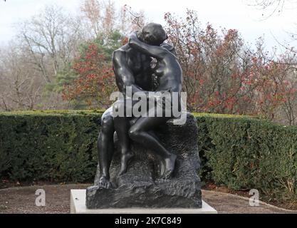 ©PHOTOPQR/L'ALSACE/Darek SZUSTER ; Riehen ; 11/12/2020 ; L'Exposition Rodin Arp va ouvrir au public ce week-end à la Fondation Beyeler. - 2020/12/11. Zum ersten Mal bringt eine Museumsausstellung Auguste Rodin (1840–1917) und Hans Arp (1886–1966) in Dialog und verbindet das bahnbrechende Werk des großen Reformers der Skulptur aus dem späten 19.. Jahrhundert mit dem einflussreichen Werk eines Hauptdarstellers der abstrakten Skulptur aus dem 20.. Jahrhundert. Stockfoto