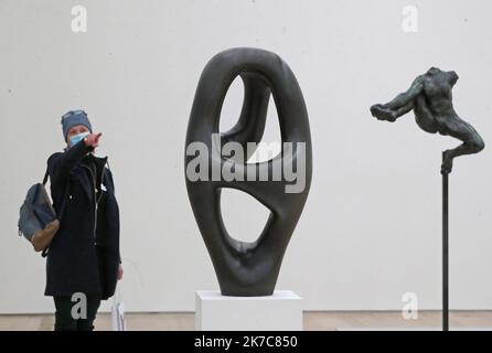 ©PHOTOPQR/L'ALSACE/Darek SZUSTER ; Riehen ; 11/12/2020 ; L'Exposition Rodin Arp va ouvrir au public ce week-end à la Fondation Beyeler. - 2020/12/11. Zum ersten Mal bringt eine Museumsausstellung Auguste Rodin (1840–1917) und Hans Arp (1886–1966) in Dialog und verbindet das bahnbrechende Werk des großen Reformers der Skulptur aus dem späten 19.. Jahrhundert mit dem einflussreichen Werk eines Hauptdarstellers der abstrakten Skulptur aus dem 20.. Jahrhundert. Stockfoto