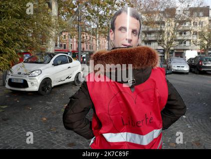 ©PHOTOPQR/L'ALSACE/Darek SZUSTER ; Mulhouse ; 12/12/2020 ; UN peu moins de 400 personnes se sont retrouvées ce samedi place Franklin à Mulhouse pour demander le retrait pur et simple de la loi « Sécurité globale ». A l’Initiative de ce rassemblement figure un collectif regroupant parts politiques, syndicats et Associations. macron - Tausende protestieren in ganz Frankreich gegen das Sicherheitsgesetz Dez 12 2020 Stockfoto