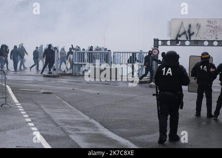 ©PHOTOPQR/PRESSE OCEAN/Romain Boulanger ; ; NANTES LE DIMANCHE 13. DEZEMBER 2020, MANIFESTATION D'AU MOINS 350 UNTERSTÜTZER GEGEN LA DIRECTION DU FC NANTES ET WALDEMAR KITA AU RANZAY près DU STADE DE LA BEAUJOIRE - Nantes, Frankreich, dezember 13. 2020 Anhänger protestieren gegen Waldemar Kita, Präsident des französischen Fußballvereins Nantes Stockfoto