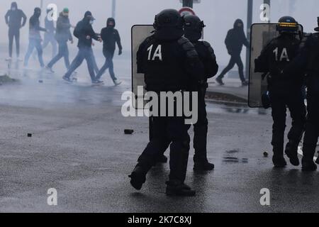 ©PHOTOPQR/PRESSE OCEAN/Romain Boulanger ; ; NANTES LE DIMANCHE 13. DEZEMBER 2020, MANIFESTATION D'AU MOINS 350 UNTERSTÜTZER GEGEN LA DIRECTION DU FC NANTES ET WALDEMAR KITA AU RANZAY près DU STADE DE LA BEAUJOIRE - Nantes, Frankreich, dezember 13. 2020 Anhänger protestieren gegen Waldemar Kita, Präsident des französischen Fußballvereins Nantes Stockfoto