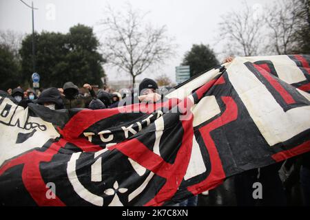 ©PHOTOPQR/PRESSE OCEAN/Romain Boulanger ; ; NANTES LE DIMANCHE 13. DEZEMBER 2020, MANIFESTATION D'AU MOINS 350 UNTERSTÜTZER GEGEN LA DIRECTION DU FC NANTES ET WALDEMAR KITA AU RANZAY près DU STADE DE LA BEAUJOIRE - Nantes, Frankreich, dezember 13. 2020 Anhänger protestieren gegen Waldemar Kita, Präsident des französischen Fußballvereins Nantes Stockfoto