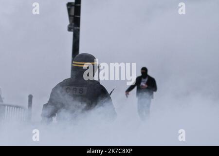 ©PHOTOPQR/PRESSE OCEAN/Romain Boulanger ; ; NANTES LE DIMANCHE 13. DEZEMBER 2020, MANIFESTATION D'AU MOINS 350 UNTERSTÜTZER GEGEN LA DIRECTION DU FC NANTES ET WALDEMAR KITA AU RANZAY près DU STADE DE LA BEAUJOIRE - Nantes, Frankreich, dezember 13. 2020 Anhänger protestieren gegen Waldemar Kita, Präsident des französischen Fußballvereins Nantes Stockfoto
