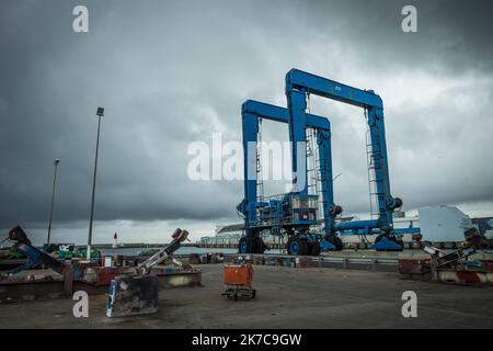 ©Olivier Donnars / Le Pictorium/MAXPPP - Olivier Donnars / Le Pictorium - 24/10/2015 - Frankreich / Bretagne / Le Guilvinec - Aire de carenage du Port du Guilvinec (29), Premier Port francais de peche artisanale. / 24/10/2015 - Frankreich / Bretagne / Le Guilvinec - Pflegegebiet des Hafens von Guilvinec (29), dem ersten französischen Hafen der handwerklichen Fischerei. Stockfoto