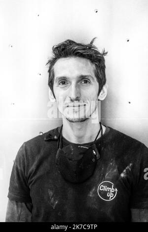 ©Michael Bunel / Le Pictorium/MAXPPP - Michael Bunel / Le Pictorium - 17/12/2020 - Frankreich / Ile-de-France / Paris - Portrait de Romain Desgranges, grimpeurs multimedaille francais. Visite de Presse de la salle d'escalade de l'enseigne Aufstieg. La salle qui doit ouvrir ses portes en janvier prochain pres de porte d'Italie dans le 13eme, sera la plus grande de France. Les adeptes du Sport pourront pratiquer de l'escalade en tete ainsi que du bloc. En 2021 au Japon, l'escalade sera pour la Premiere fois au Jeux Olympique. 17. Dezember 2020. Paris. Frankreich. / 17/12/2020 - Frankreich / Ile-de-France (Wiedereinstieg Stockfoto