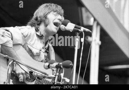 ©Philippe Gras / Le Pictorium/MAXPPP - Philippe Gras / Le Pictorium - 30/08/1970 - Royaume-Uni / Angleterre / Ile de Wight - John Sebastian lors du fameux Festival de l'Ile de Wight en 1970, on estime qu'entre 600 et 700 000 personnes y assisterent. dimanche 30 aout 1970 / 30/08/1970 - Vereinigtes Königreich / England / Isle of Wight - John Sebastian während des berühmten Isle of Wight Festivals im Jahr 1970, wird geschätzt, dass zwischen 600 und 700.000 Menschen besucht. Sonntag, 30. August 1970 Stockfoto