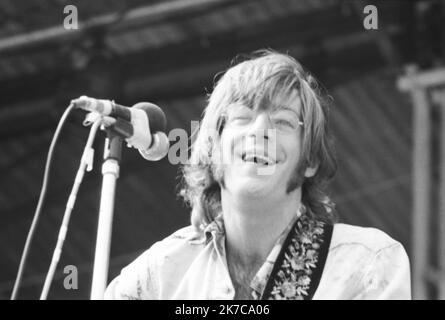 ©Philippe Gras / Le Pictorium/MAXPPP - Philippe Gras / Le Pictorium - 30/08/1970 - Royaume-Uni / Angleterre / Ile de Wight - John Sebastian lors du fameux Festival de l'Ile de Wight en 1970, on estime qu'entre 600 et 700 000 personnes y assisterent. dimanche 30 aout 1970 / 30/08/1970 - Vereinigtes Königreich / England / Isle of Wight - John Sebastian während des berühmten Isle of Wight Festivals im Jahr 1970, wird geschätzt, dass zwischen 600 und 700.000 Menschen besucht. Sonntag, 30. August 1970 Stockfoto