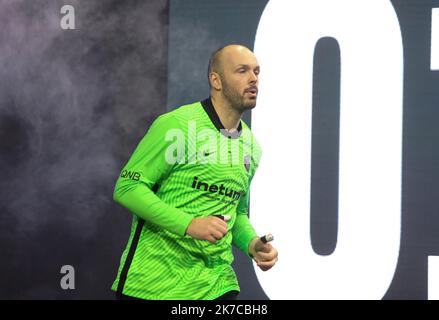 ©Laurent Lairys/MAXPPP - vincent Gerard von Paris Saint Germain während der EHF Champions League, dem 4. Finale, 3.. Handballspiel zwischen Telekom Veszprem HC und Paris Saint-Germain am 29. Dezember 2020 in der Lanxess Arena in Köln, Deutschland - Foto Laurent Lairys / MAXPPP Stockfoto