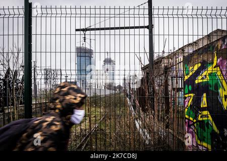 ©Olivier Donnars / Le Pictorium/MAXPPP - Olivier Donnars / Le Pictorium - 6/1/2021 - Frankreich / Ile-de-France / Paris 12 - Dans le 12e Arrondissement de Paris, le quartier Bercy-Charenton, coince entre le peripherique, l'autoroute A4, la seine et les voies ferrees. D'ici vingt ans, un nouveau quartier doit voir le jour piur faire la joncion avec Charenton-le-Pont (Val-de-Marne). / 6/1/2021 - Frankreich / Ile-de-France (Region) / Paris 12. Bezirk (12. Arrondissement von Paris) - im 12. Arrondissement von Paris, das Bercy-Charenton Viertel, eingekeilt zwischen der Ringstraße, der Autobahn A4, der sei Stockfoto