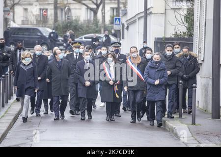 07/01/2021 - Frankreich / Paris. @ Pool/ Pierre VASSAL/Maxppp Valerie Pecresse, presidente de la Region Ile-de-France, Francois Hollande, ancien President de la Republique, Gerald Darmanin, Ministre de l'Interieur, Anne Hidalgo, Maire de Paris, Francois Vauglin, Maire du 11e Arrondissement de Paris, et Emmanuel Gregoire, 1er adjoined a la mairie de Paris se rendent a la Ceremonie en Hommage aux victimes de l'attaque contre la Redaktion du Journal satirique Charlie Hebdo. Tribute am 7. Januar 2021 in Paris vor Charlie Hebdo's ehemaligen Büros während einer Zeremonie anlässlich des sechsten Jahrestages gelegt Stockfoto