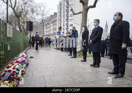 07/01/2021 - Frankreich / Paris. @ Pool/ Pierre VASSAL/Maxppp Emmanuel Gregoire, 1er neben Paris, Anne Hidalgo, maire de Paris, et Gerald Darmanin, Ministre de l'Interieur, Francois Hollande lors de la Ceremonie en Hommage au leutnant de Police Ahmed Merabet, victime lors de l'attaque contre la redaction du Journal satirique Charlie Hebdo. Tribut am 7. Januar 2021 in Paris vor Charlie Hebdo's ehemaligen Büros gelegt, während einer Zeremonie anlässlich des sechsten Jahrestages des Angriffs der satirischen Zeitschrift, die 12 Menschen getötet hat. Stockfoto