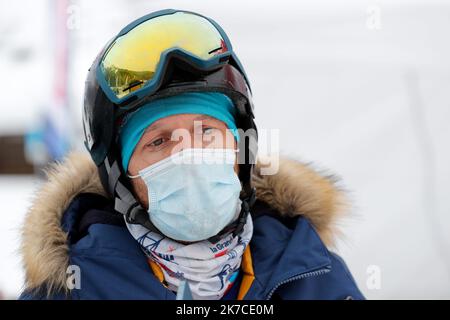 ©PHOTOPQR/LE DAUPHINE/Grégory YETCHMENIZA ; Megève ; 13/01/2021 ; Grégory YETCHMENIZA / LE DAUPHINE LIBERE / Photopqr Megève (Haute-Savoie) le 13 janvier 2021 La Grande Odyssée Savoie Mont Blanc est, depuis sa première édition en janvier 2005, la course de chiens de traineaux à eante la exigétapes. L'édition 2021 qui se déroule du 9 au 20 janvier 2021, va se déroler dans un Format inédit, à huis-clos. 60 Musher, 600 chiens , venant des meilleures Nations du mushing européen, prendront le départ sur 5 courses. La course principale, la Grande Odyssée Savoie Mont Blanc c'est, 24 Attelages Stockfoto