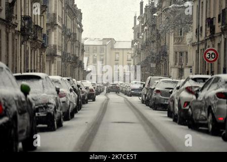 ©PHOTOPQR/L'EST REPUBLICAIN/ALEXANDRE MARCHI ; NANCY ; 14/01/2021 ; UMWELT - METEO - METEOROLOGIE - NEIGE - FROID - HIVER. Nancy, 14. Januar 2021. La neige des une rue de Nancy (rue Pasteur). FOTO Alexandre MARCHI. - Schneewelle traf Nordostfrankreich am 14. 2021. januar Stockfoto