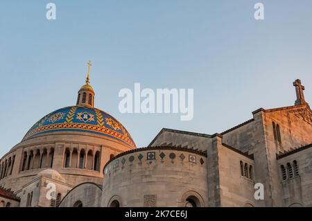 Der Basilica Dome bei Dämmerung, Katholische Universität, Washington, DC USA, Washington, District of Columbia Stockfoto
