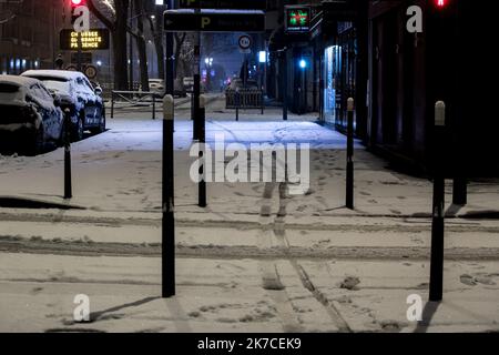 ©Nicolas Beaumont / Le Pictorium/MAXPPP - Nicolas Beaumont / Le Pictorium - 16/1/2021 - Frankreich / Auvergne-Rhone-Alpes / Lyon - Rue de Lyon recouverte de neige / 16/1/2021 - Frankreich / Auvergne-Rhone-Alpes / Lyon - die schneebedeckte Straße von Lyon Stockfoto