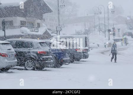 ©Giacomo Italiano/MAXPPP - verschiedene Illustrationen während des Winters im Skigebiet La Clusaz in der Haute-Savoie in den französischen Alpen. Schlechtes Schneewetter im Dorf. Frankreich, Januar 2021. Fotograf : Giacomo Italiano / MaxPPP Illustrationen diverses en hiver a la Station de Ski de La Clusaz en Haute Savoie dans les alpes francaises. Mauvaise-Meteo, Temps neigeux au Village. Frankreich, Januar 2021. Photographie : Giacomo Italiano / MaxPPP Stockfoto