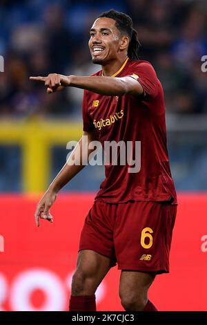 Genua, Italien. 17. Oktober 2022. Chris Smalling von AS Roma Gesten während des Fußballspiels der Serie A zwischen UC Sampdoria und AS Roma. Kredit: Nicolò Campo/Alamy Live Nachrichten Stockfoto