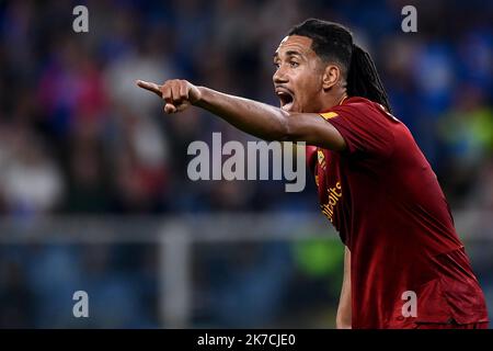 Genua, Italien. 17. Oktober 2022. Chris Smalling von AS Roma Gesten während des Fußballspiels der Serie A zwischen UC Sampdoria und AS Roma. Kredit: Nicolò Campo/Alamy Live Nachrichten Stockfoto