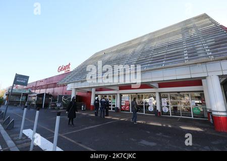 ©PHOTOPQR/NICE MATIN/Patrice Lapoirie ; Mandelieu ; 31/01/2021 ; geant Casino mandelieu fermeture, covid-19 - Jan 31. 2021 - Covid-19 Einschränkungen : in Frankreich , mehr hoch als 20 000 m² Einkaufszentren sind für einen Monat geschlossen Stockfoto