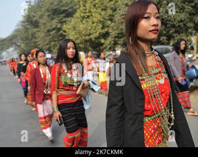 ©Abhisek Saha / Le Pictorium/MAXPPP - Abhisek Saha / Le Pictorium - 19/01/2021 - Inde / Tripura / Agartala - Le peuple Tribal participe a un assemblement, dans le cadre d'un Program culturel, pour la celebration de la journee Kokborok, a Agartala. Le Kokborok Day (Tripuri Language Day), est un Festival celebre dans l'Edat indien de Tripura pour celebrer le developement de la langue Kokborok. La langue kokborok est une langue officielle du Tripura. / 19/01/2021 - Indien / Tripura / Agartala - das Stammesvolk nimmt an einer Versammlung Teil, die im Rahmen eines kulturellen Programms zur Feier von Stockfoto