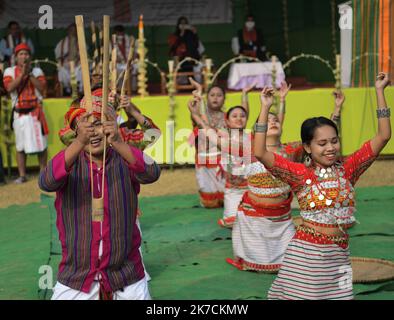 ©Abhisek Saha / Le Pictorium/MAXPPP - Abhisek Saha / Le Pictorium - 19/01/2021 - Inde / Tripura / Agartala - Les artistes se produisent, dans le cadre d'un Program culturel, lors de la celebration de la journee Kokborok, a Agartala. Le Kokborok Day (Tripuri Language Day), est un Festival celebre dans l'Edat indien de Tripura pour celebrer le developement de la langue Kokborok. La langue kokborok est une langue officielle du Tripura. / 19/01/2021 - Indien / Tripura / Agartala - die Künstler treten im Rahmen eines kulturellen Programms während der Feier des Kokborok-Tages in Agartala auf. Kokborok Da Stockfoto