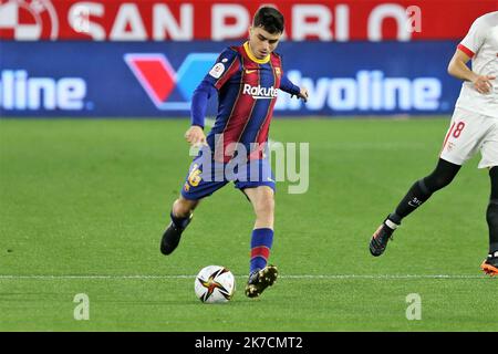 ©Laurent Lairys/MAXPPP - Pedri des FC Barcelone während des spanischen Pokals, Copa del Rey, Halbfinale, 1.-Bein-Fußballspiel zwischen dem FC Sevilla und dem FC Barcelona am 10. Februar 2021 im Stadion Sanchez Pizjuan in Sevilla, Spanien - Foto Laurent Lairys / MAXPPP Stockfoto